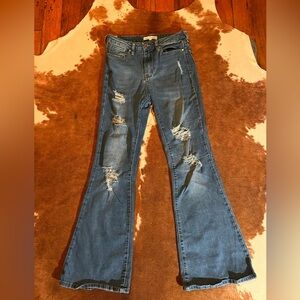 Almost Famous jean 
Distressed mid wash 
size 5